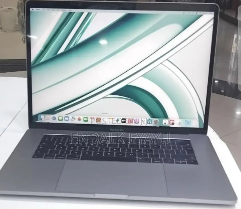 New Laptop Apple MacBook Pro 2017 16GB Intel Core i7 SSD 512GB