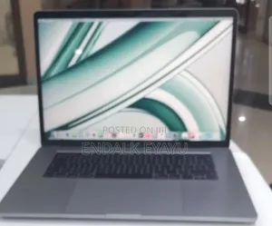 New Laptop Apple MacBook Pro 2017 16GB Intel Core i7 SSD 512GB