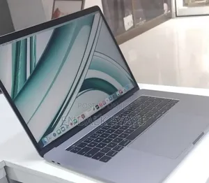 New Laptop Apple MacBook Pro 2017 16GB Intel Core i7 SSD 512GB