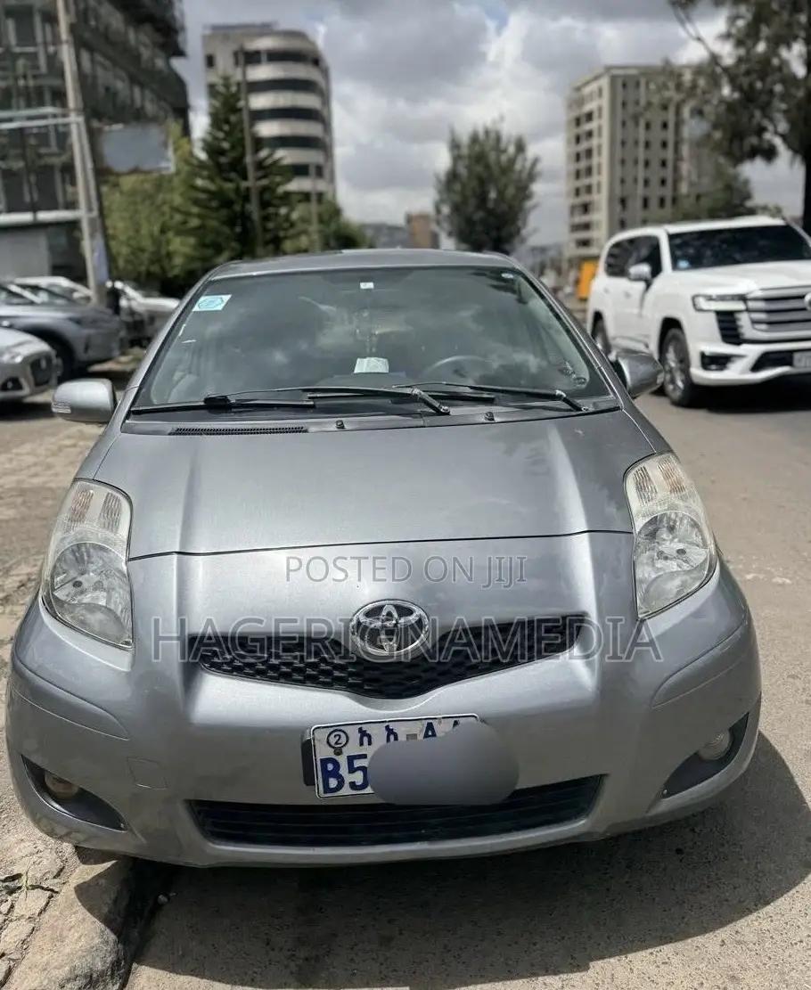 Toyota Yaris 2010 Silver