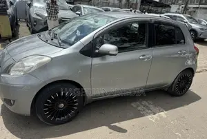 Toyota Yaris 2010 Silver
