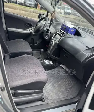 Toyota Yaris 2010 Silver