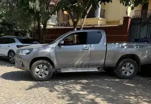 Toyota Hilux 2017 Gray