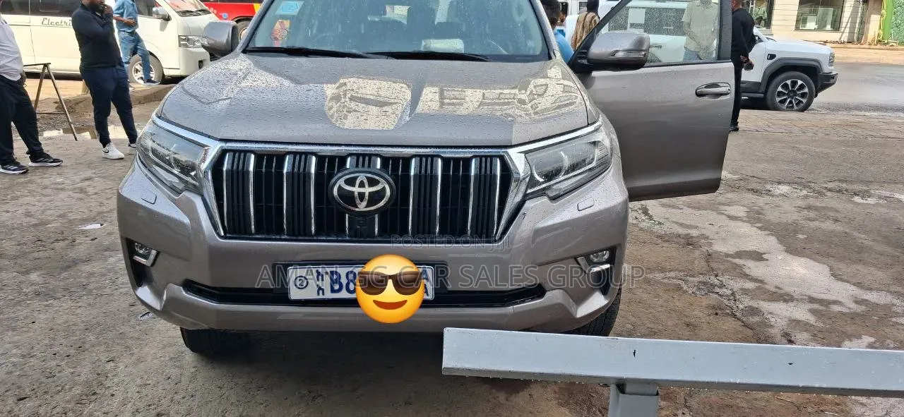 Toyota Land Cruiser 2021 Gold