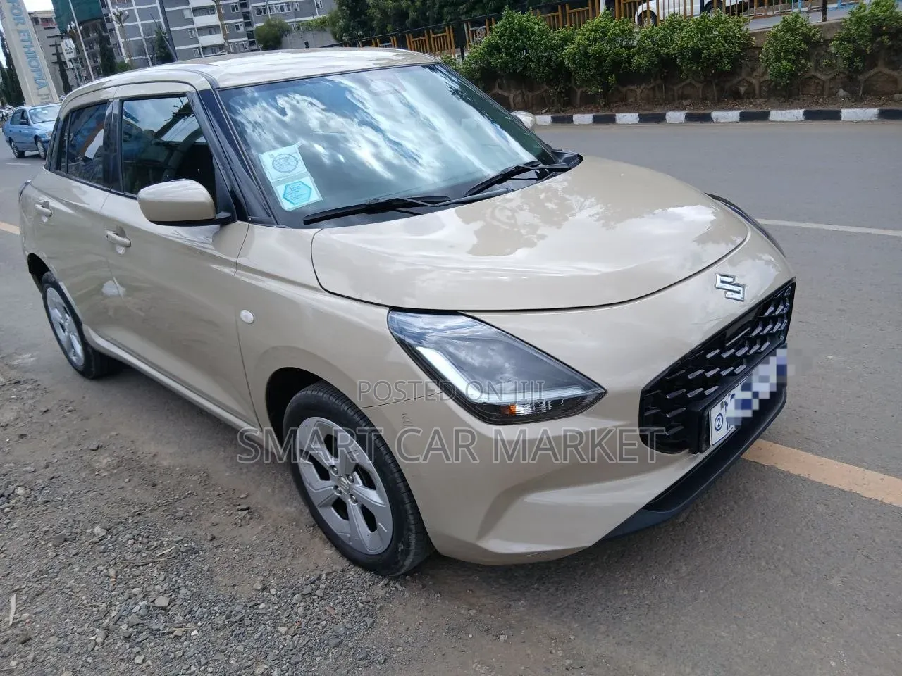 Suzuki Swift 2024 White