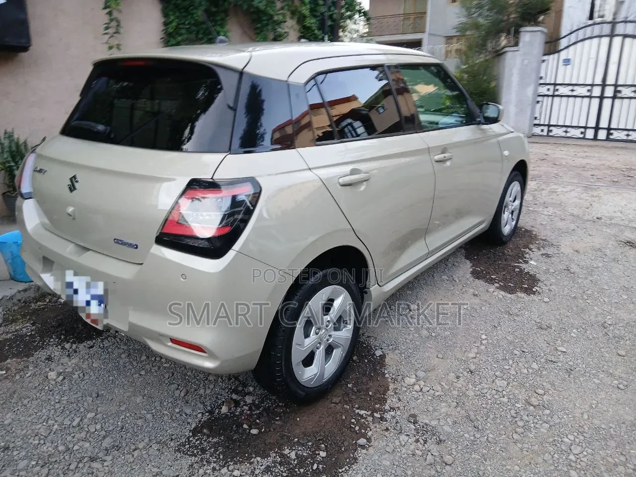 Suzuki Swift 2024 White