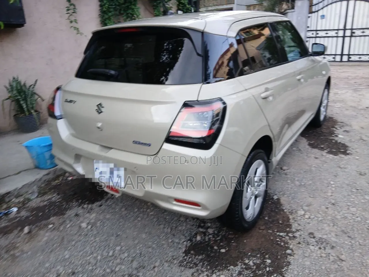 Suzuki Swift 2024 White