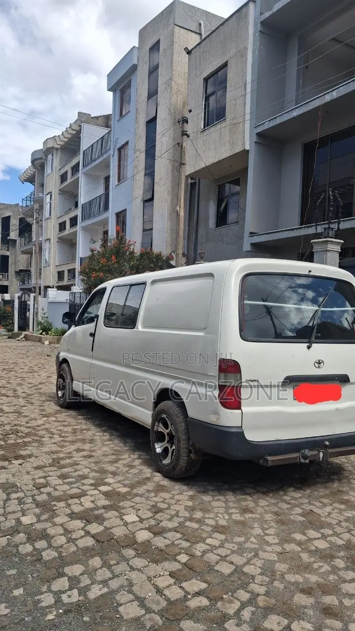 Toyota Grand HiAce 2008 White