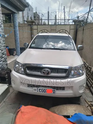 Toyota Hilux 2010 White