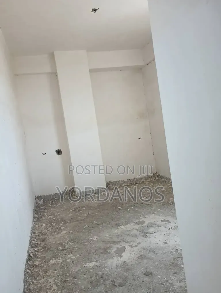 በሳሪስ አቦ አፓርትመንት