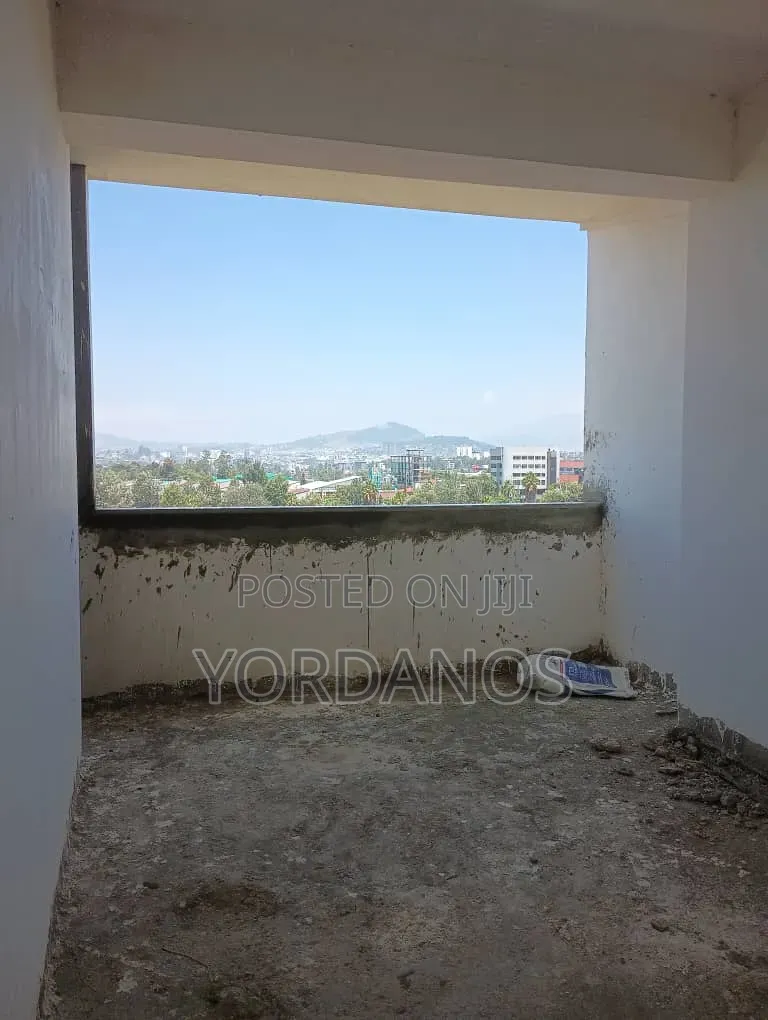 በሳሪስ አቦ አፓርትመንት