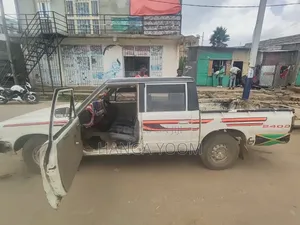 Toyota Hilux 1998 White