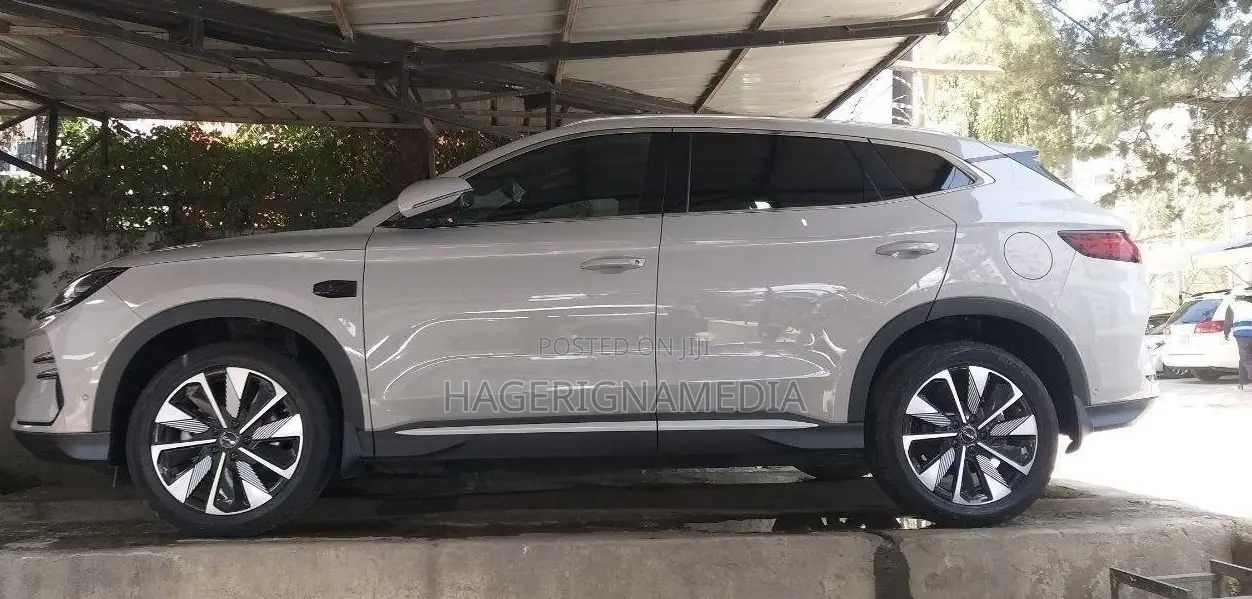 BYD Song Plus 2025 Silver