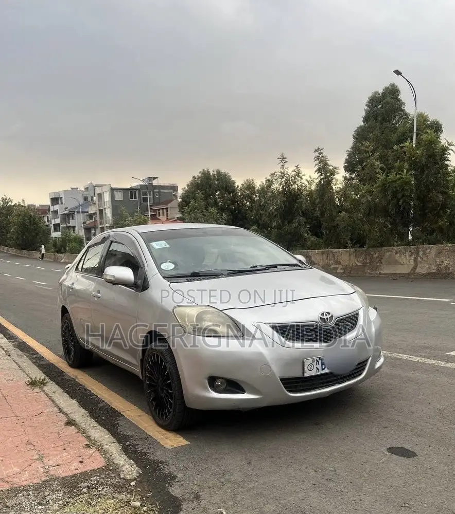 Toyota Yaris 2013 Silver