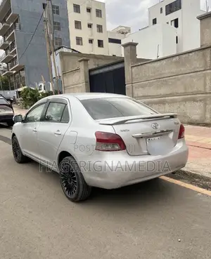 Toyota Yaris 2013 Silver