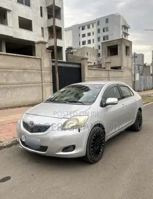 Toyota Yaris 2013 Silver
