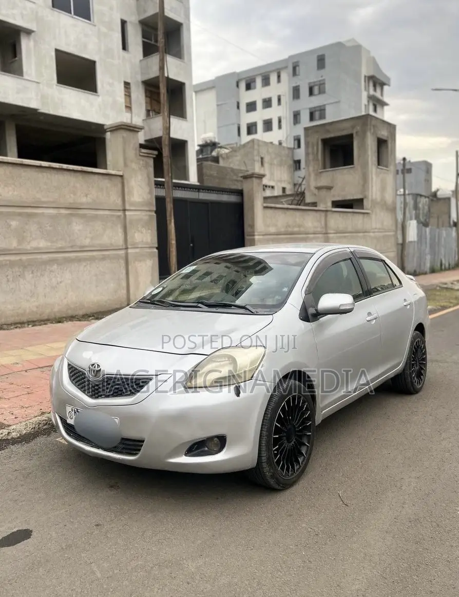 Toyota Yaris 2013 Silver