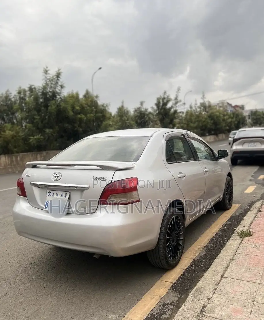 Toyota Yaris 2013 Silver