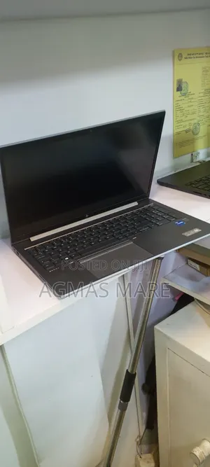 New Laptop HP ZBook Firefly G8 32GB Intel Core i7 SSD 512GB