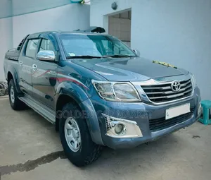 Toyota Hilux 2014 Black