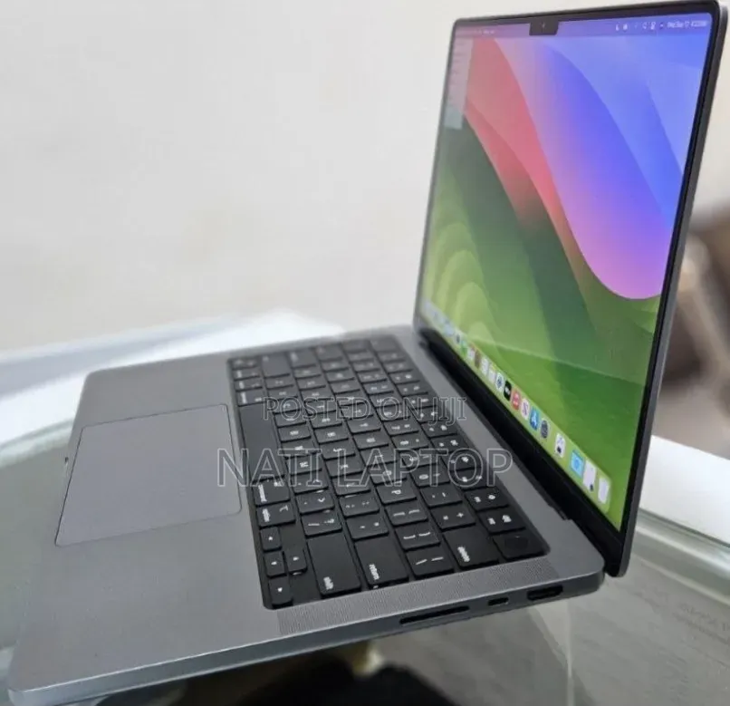 New Laptop Apple MacBook Pro 2021 M1 16GB Apple M1 Pro SSD 512GB