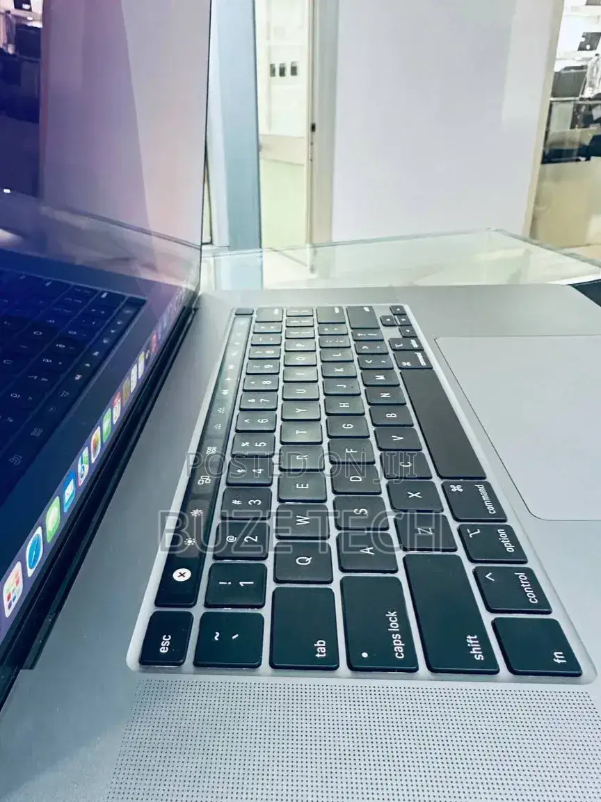 New Laptop Apple MacBook Pro 2019 32GB SSD 512GB