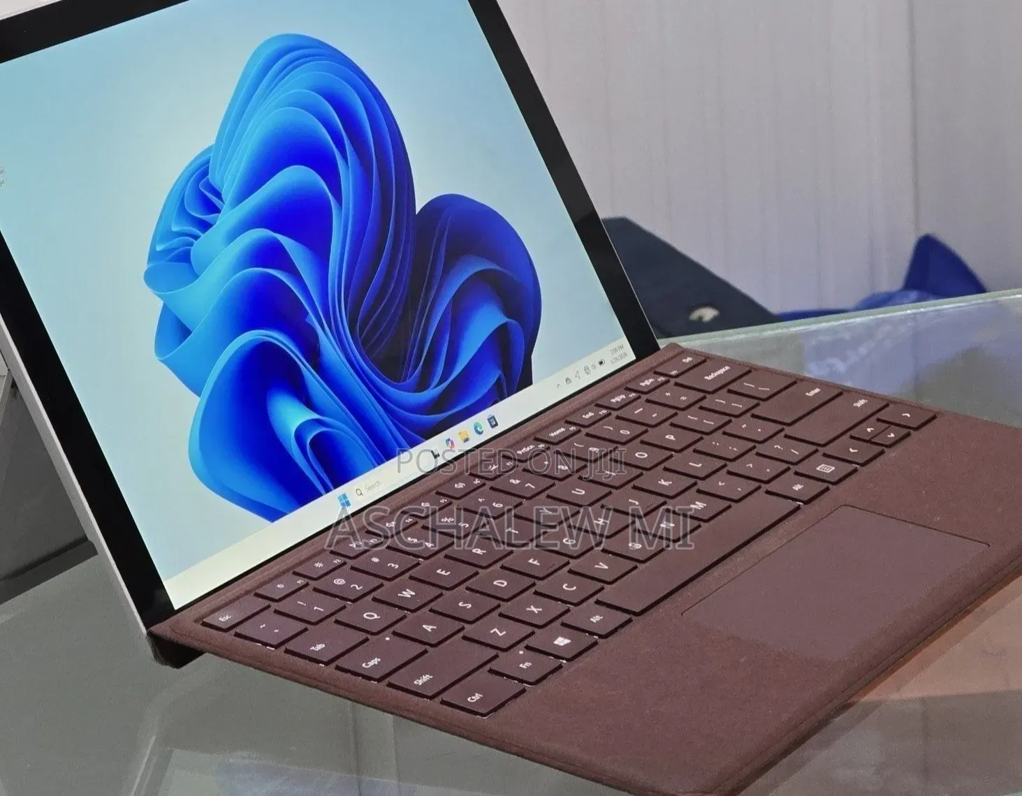 New Laptop Microsoft Surface 8GB Intel Core i5 SSD 128GB