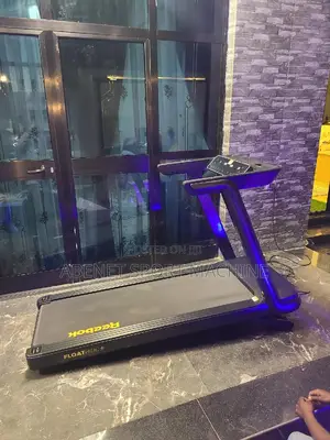 ስታንዳርድ Reebok Fr30z Floatride የመሮጫ ማሽን