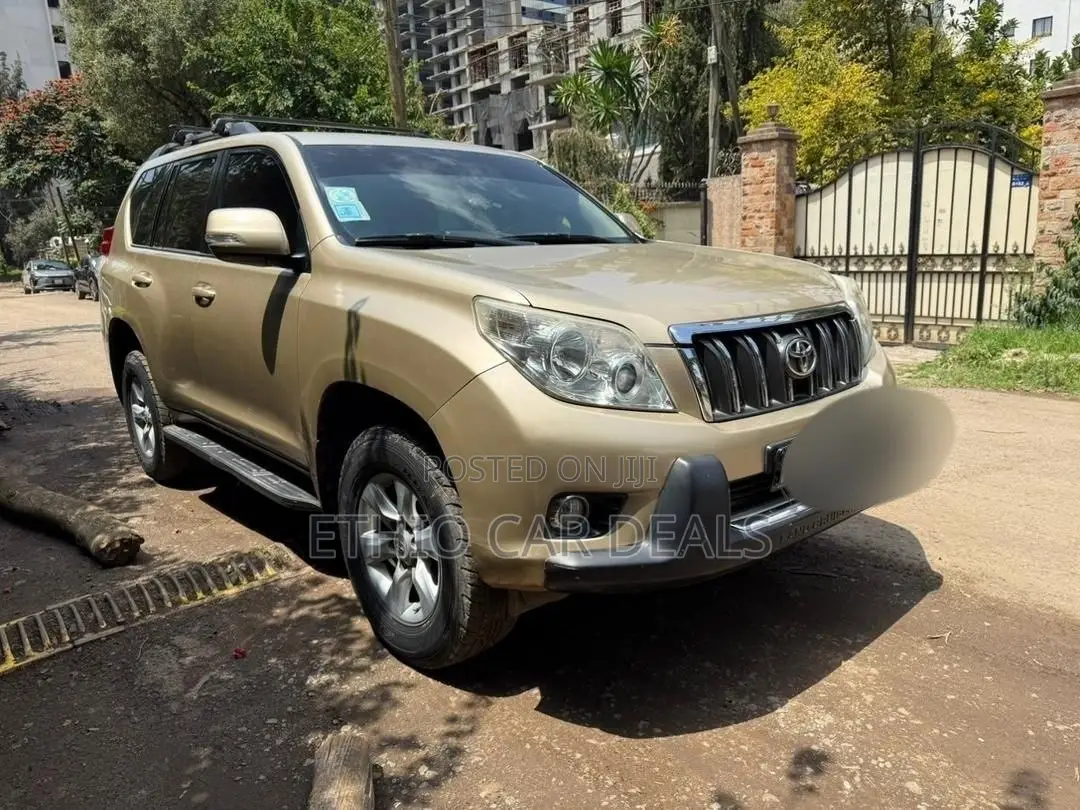 Toyota Land Cruiser Prado 2011 Gold