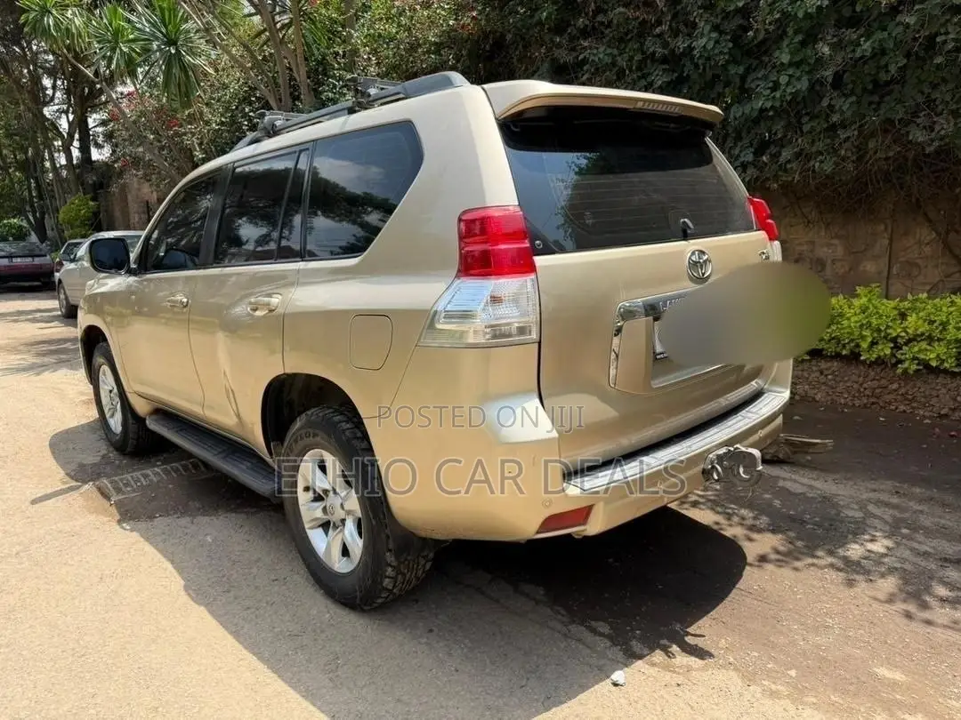 Toyota Land Cruiser Prado 2011 Gold