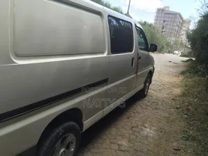 Toyota HiAce 2011 White