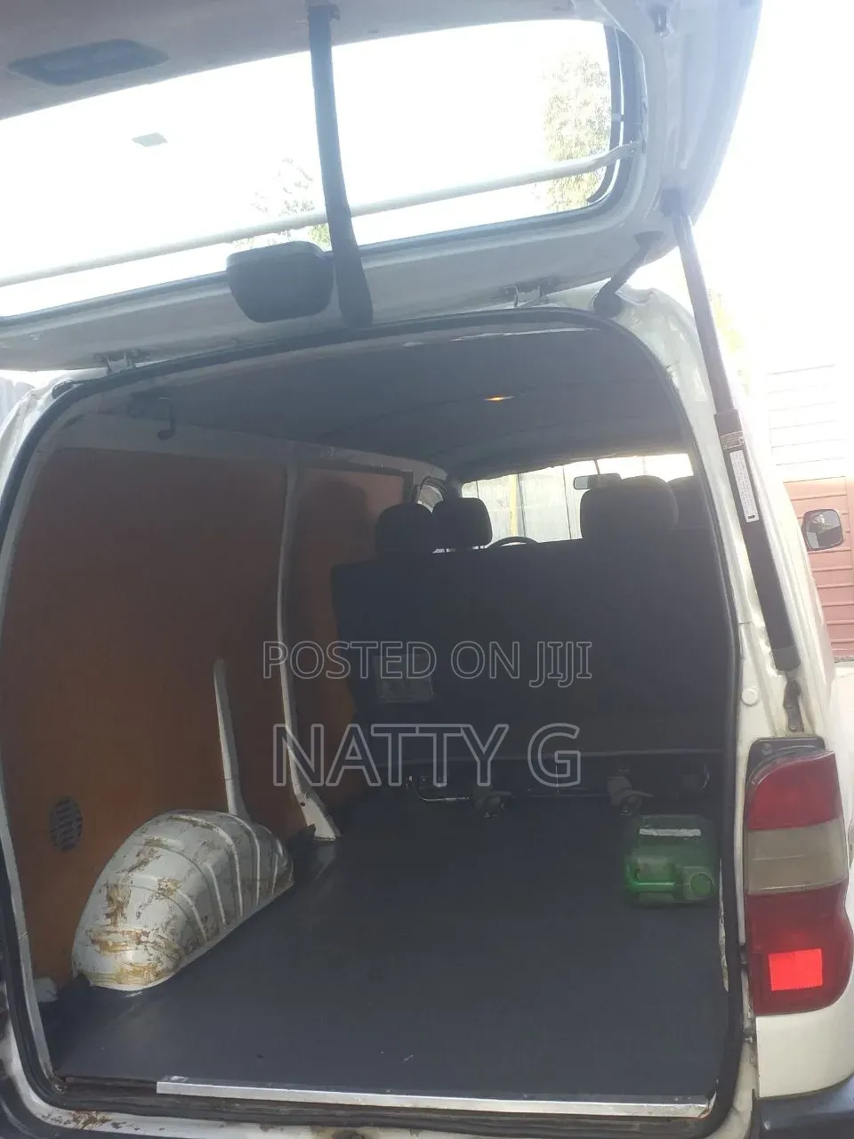 Toyota HiAce 2011 White