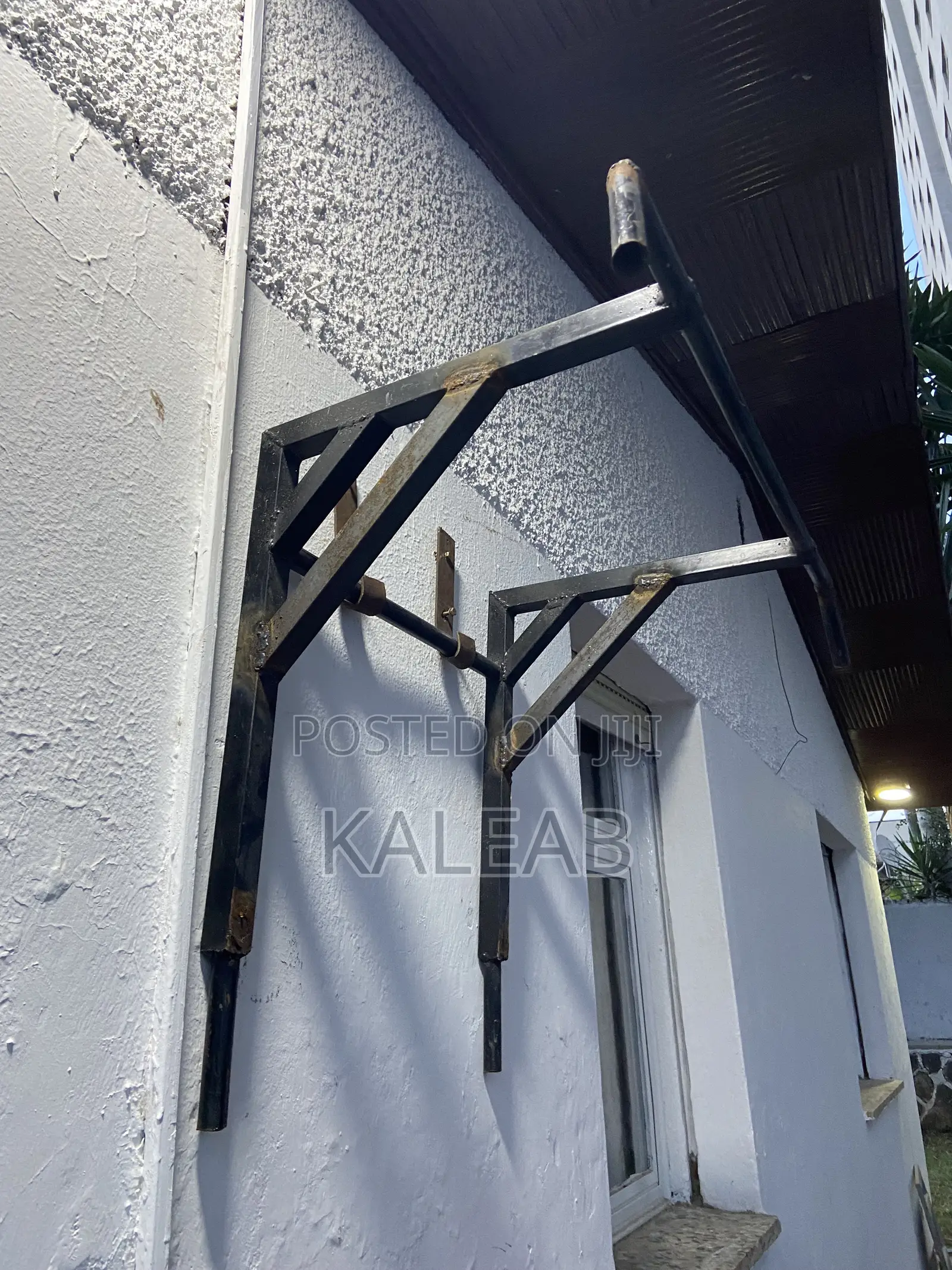 Pull-Up and Dig Up Bar