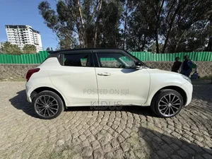 Suzuki Swift 2022 White