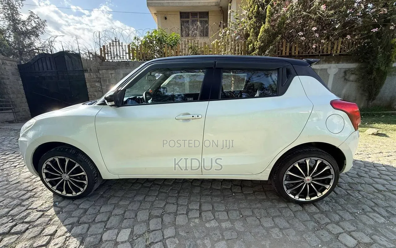 Suzuki Swift 2022 White