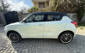 Suzuki Swift 2022 White