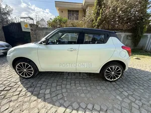 Suzuki Swift 2022 White