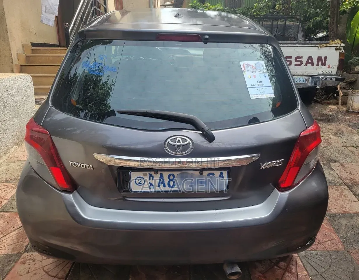 Toyota Yaris 2012 Silver