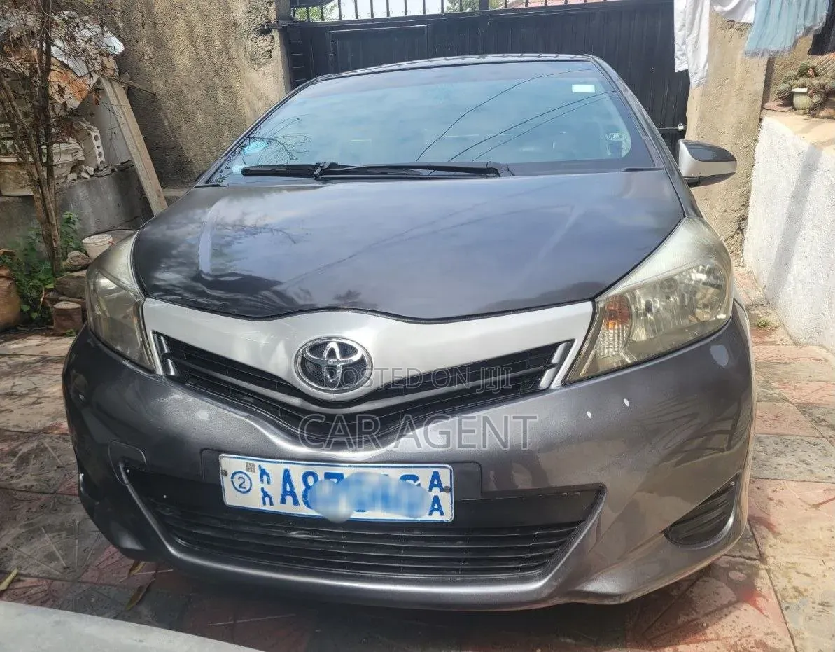 Toyota Yaris 2012 Silver