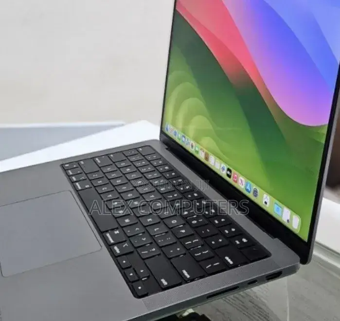 New Laptop Apple MacBook 16GB Apple M1 Pro SSD 512GB