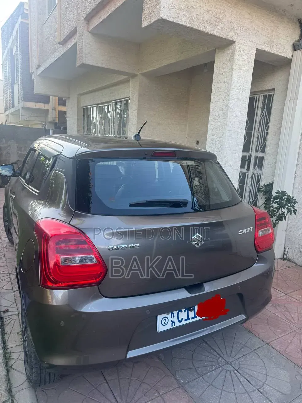 Suzuki Swift 2022 Brown