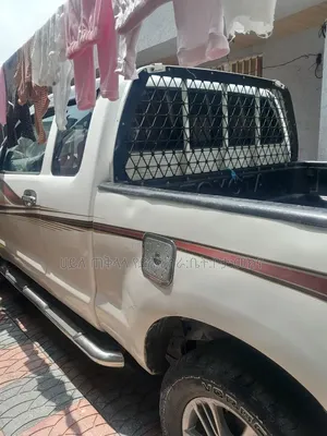 Toyota Hilux 2006 White