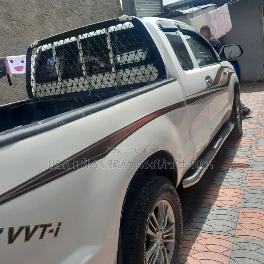 Toyota Hilux 2006 White