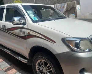 Toyota Hilux 2006 White