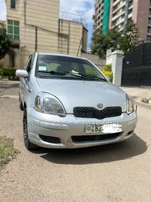 Toyota Vitz 2004 Silver