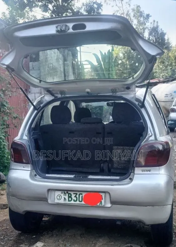 Toyota Vitz 2001 Silver
