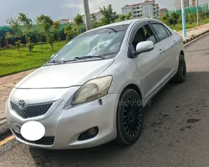 Toyota Yaris 2010 Silver
