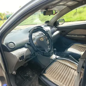 Toyota Yaris 2010 Silver