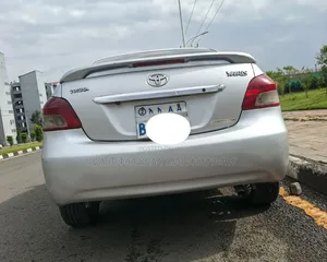 Toyota Yaris 2010 Silver