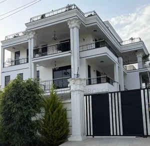 Furnished 7bdrm Townhouse/Terrace in አያት ኮምፓወንድ ውስጥ, Yeka for sale